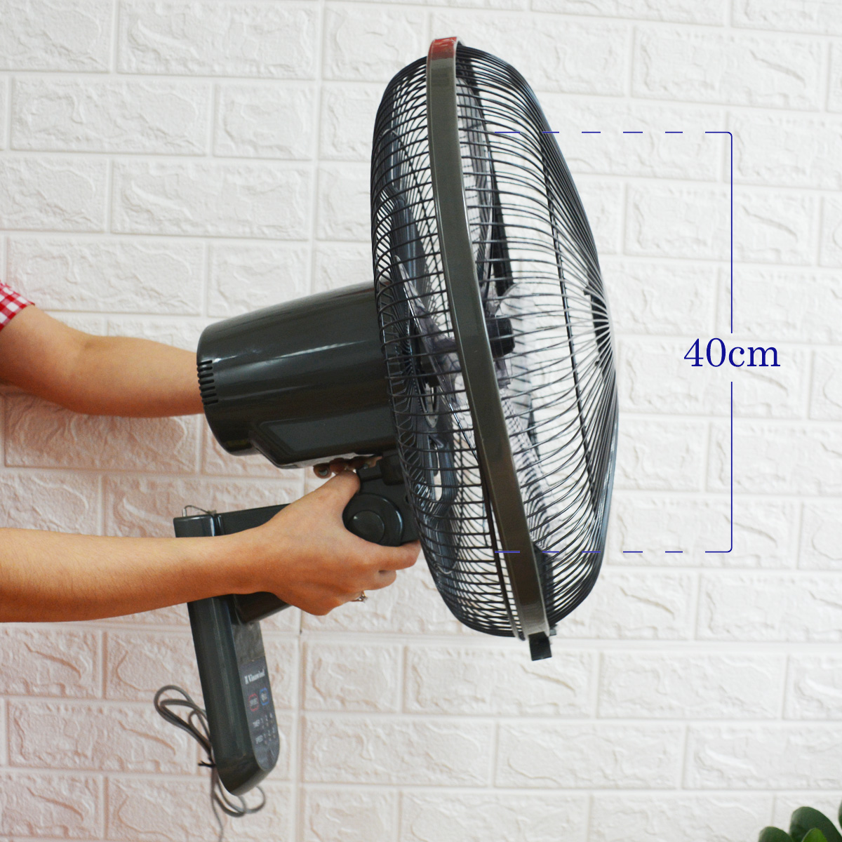 Quạt treo tường Vinawind 400XPN có sải cánh 40cm làm mát trên diện rộng