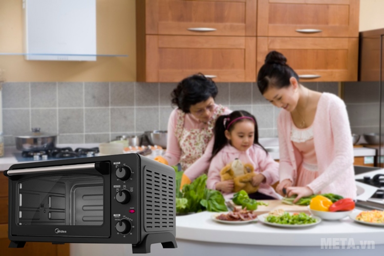 Lò nướng Midea MEO-25EX1 sử dụng núm vặn điều khiển cơ.